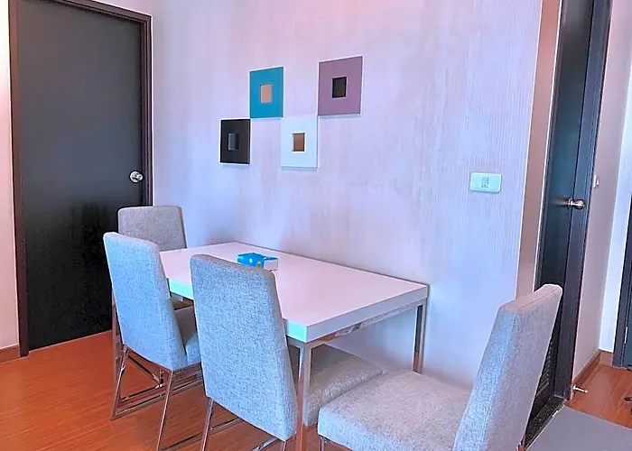 Metroluxe On Nut Bts/2br2bth/highflr/pool/gym/wifi Bangkok